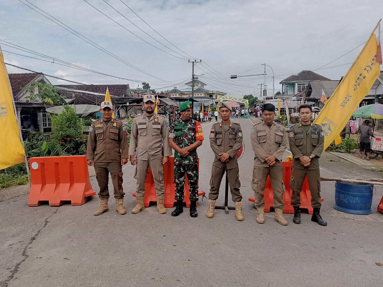 Melestarikan Tradisi Daerah Batituud Koramil 08 Sungai Selan Hadiri