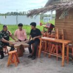 Jaga Stabilitas Wilayah, Babinsa Pangkalan Baru Gandeng Tokoh Pemuda Awasi Pasar Kuliner Desa Namang