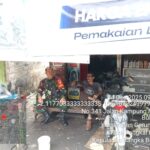 Babinsa Tamansari Jalin Kedekatan, Sambangi Bengkel Motor di Kampung Melayu