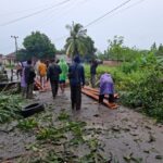 Polsek Jebus Polres Bangka Barat Bangun Jembatan Darurat dalam 5 Jam, Pastikan Akses Warga Tetap Terhubung