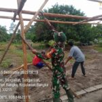 Dari Hati untuk Rakyat, Babinsa Jelitik Bantu Warga Wujudkan Tempat Tinggal Layak