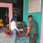 Pastikan Tepat Sasaran dan Higienis, Babinsa Kelapa Pantau Penyaluran MBG di Desa Tebing