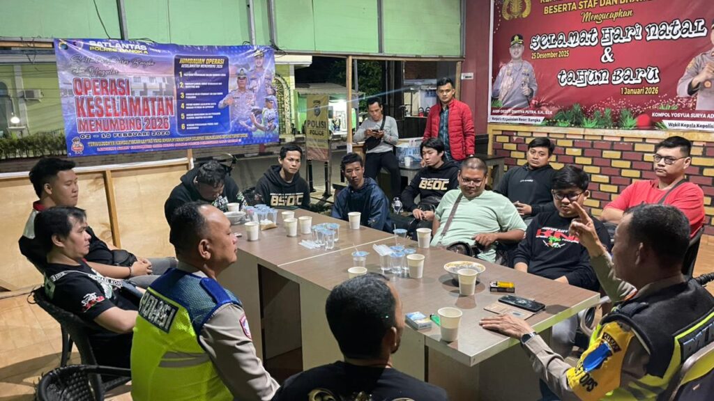 2113b1d5-5a05-4ef6-aaca-f986ee327697