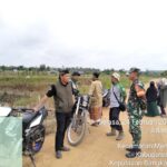 Dukung Ketahanan Pangan, Babinsa Mendo Barat Kawal Rencana Irigasi dan Normalisasi Sungai di Desa Petaling