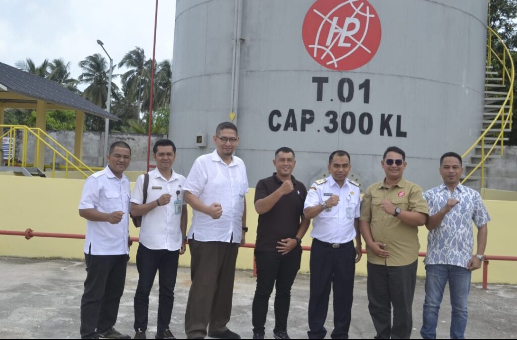 Screenshot_2026-03-04-23-40-51-765_com.whatsapp.w4b-edit